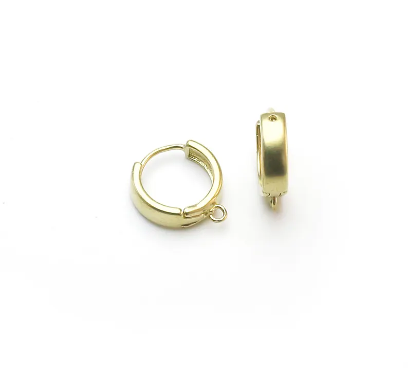 10個ラウンドイヤリングフープ、ハギーフープイヤリング、ステ - Hoop Earrings のレビューと価格