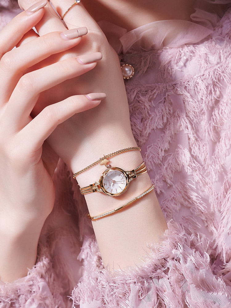 女性のための5色のミニチェーンブレスレット,スネークチェーン - Jewelry Box Watches Bracelets のレビューと価格