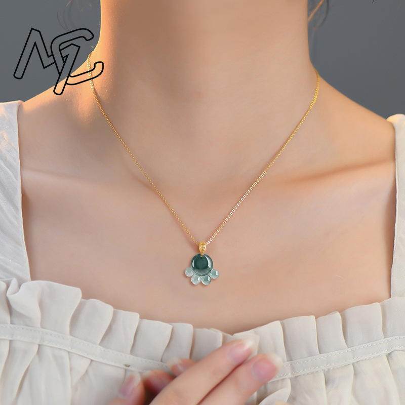 天然本物のエメラルドブルーウォータージェイド猫の足ペンダント - Jewelry & Watches Spółka Z Ograniczoną Odpowiedzialnością のレビューと価格
