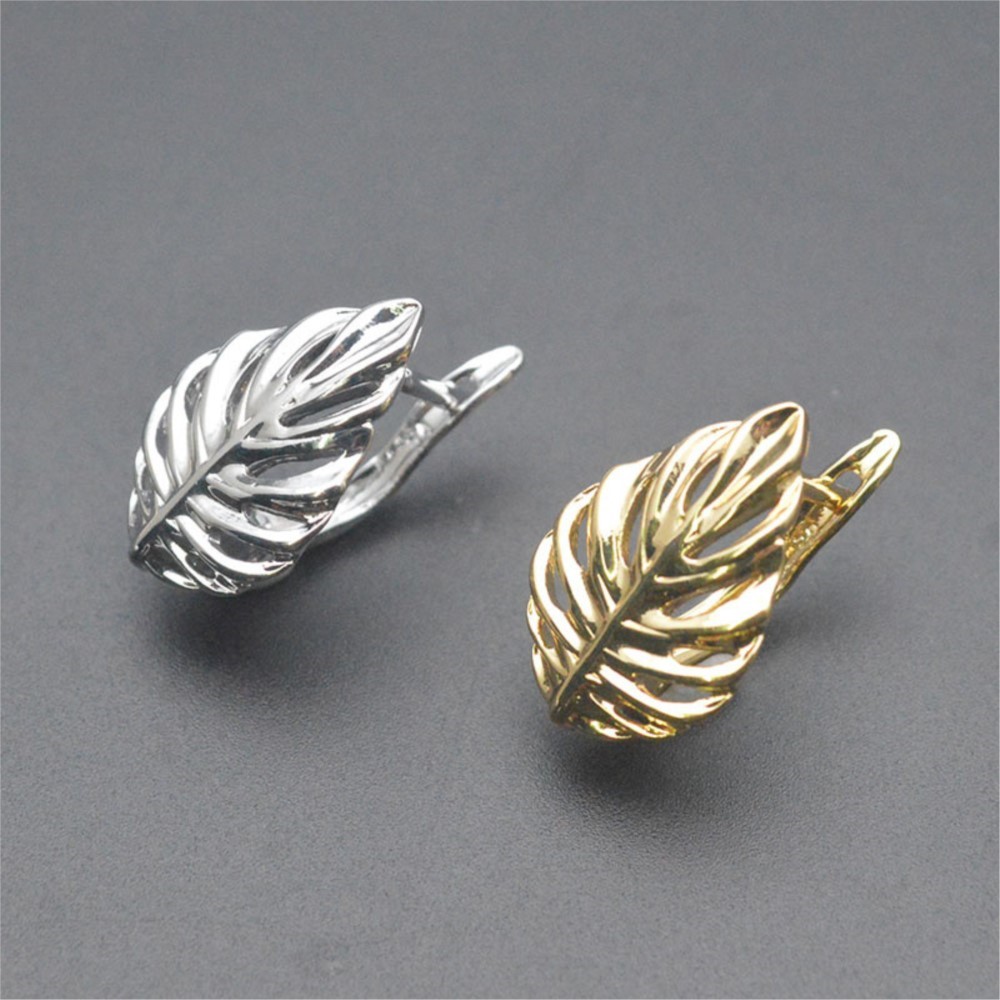 1/2個 18K金メッキ真鍮製 葉っぱ型中空ファッションイヤ - Hoop Earrings のレビューと価格