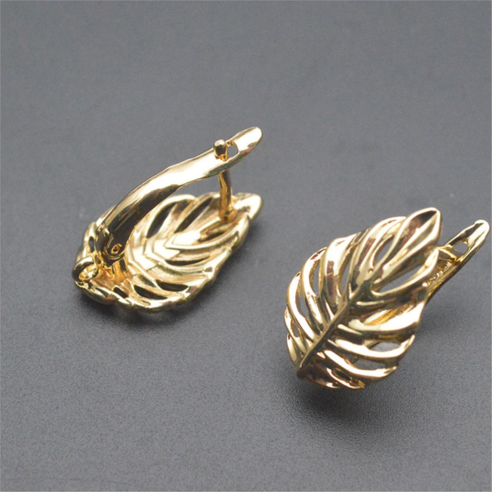 1/2個 18K金メッキ真鍮製 葉っぱ型中空ファッションイヤ - Hoop Earrings のレビューと価格
